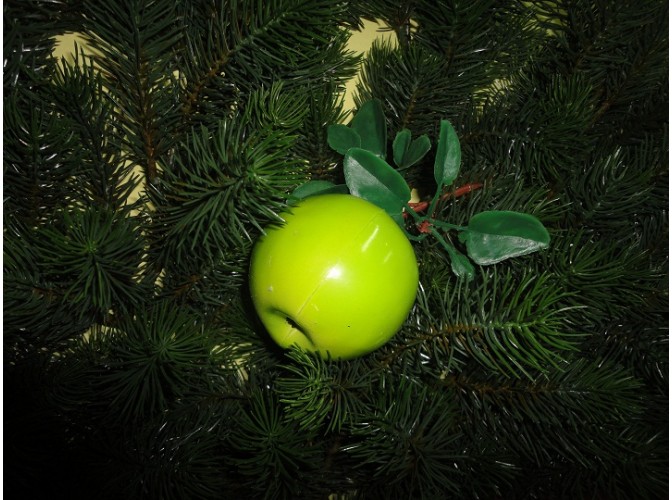 Муляж "Яблоко" крупное зеленое на ветке (1шт)