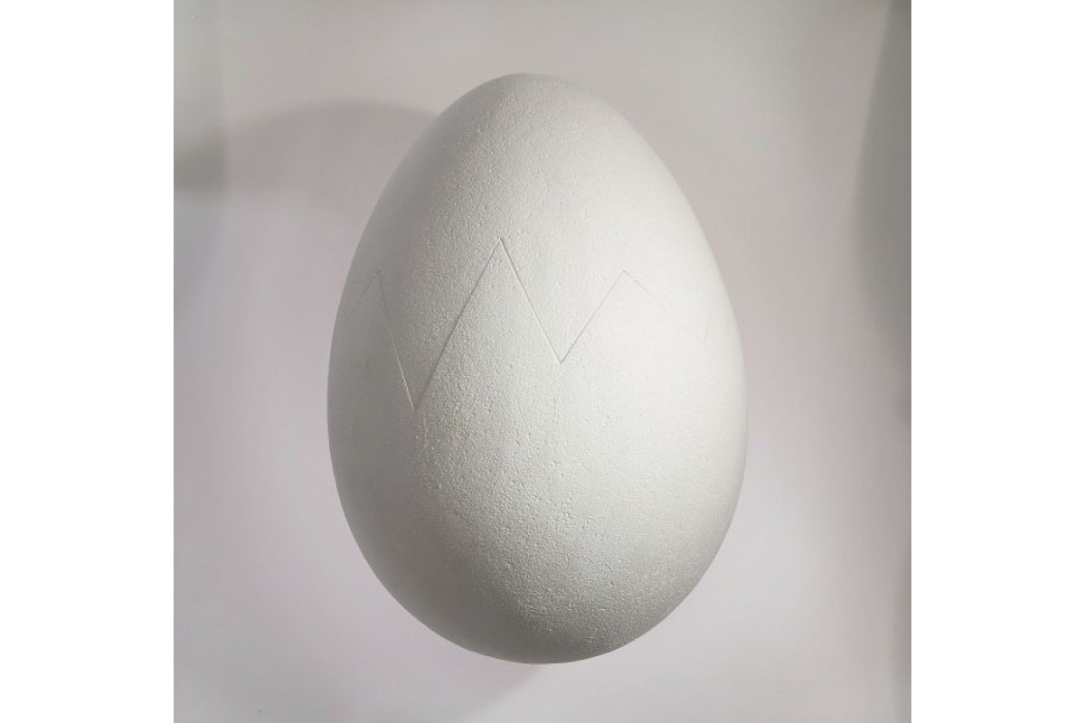 Большое яйцо из пенопласта