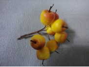 Декор "Яблочки - мини" на проволоке/желто-оранжевые 3см (набор 8 шт)