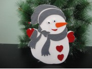 Декор из пенопласта "Снеговик с сердечками" h30см (1шт)